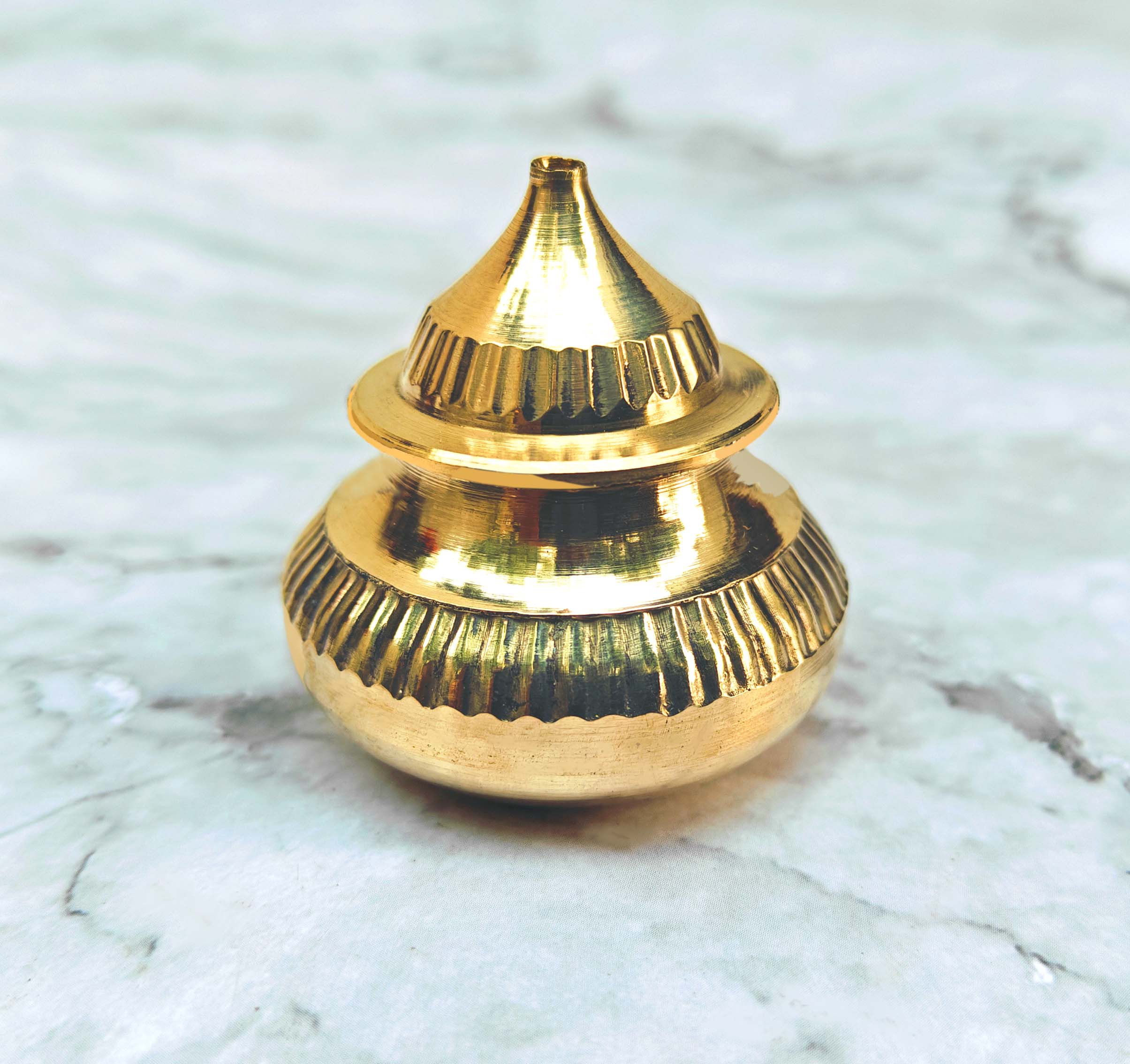 Golden Round Brass Sindoor Dibbi At Rs 0/piece In Moradabad | ID - Foto 2