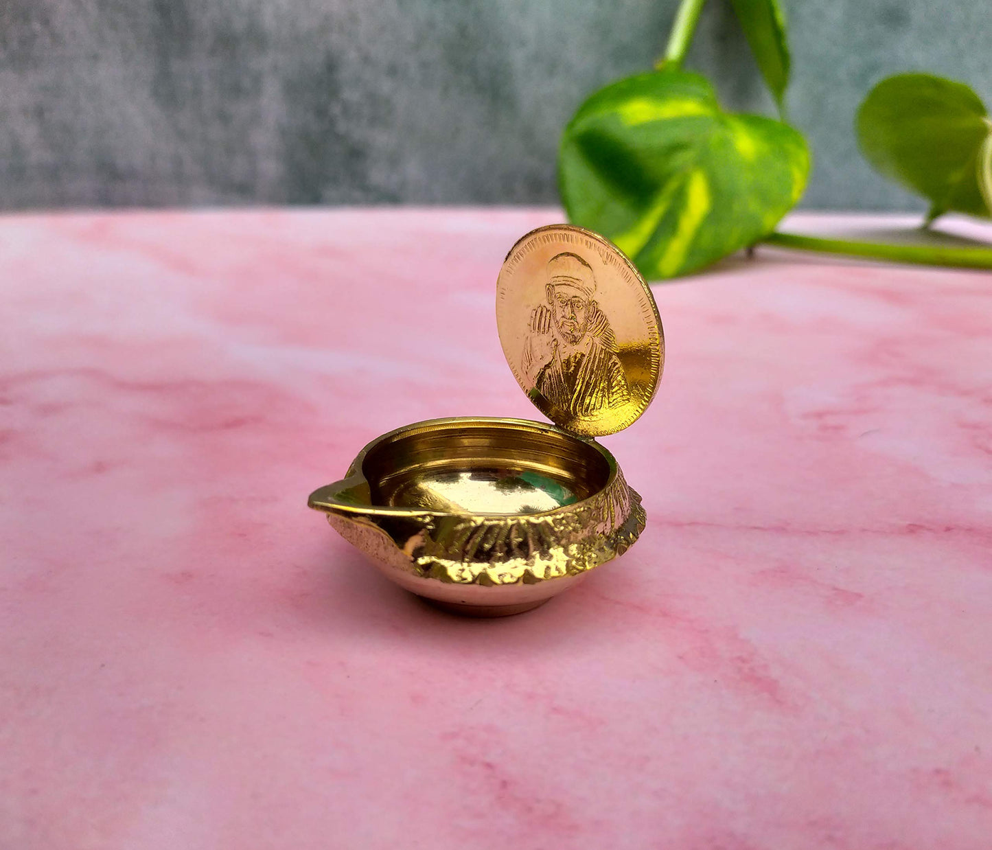 SHINDE EXPORTS Shirdi Saibaba Figure Golden Brass Diya for puja for Home Decor