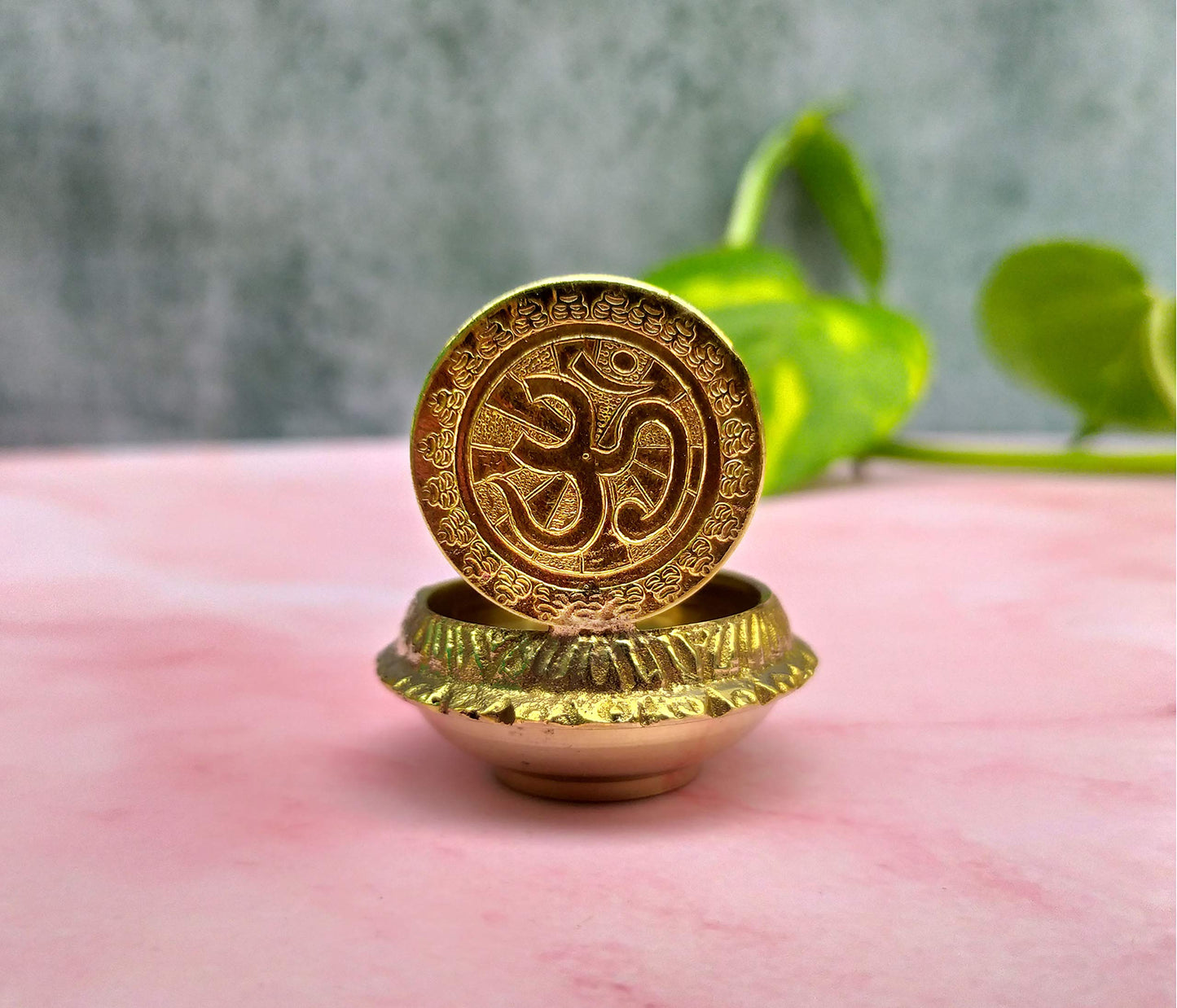 SHINDE EXPORTS Shirdi Saibaba Figure Golden Brass Diya for puja for Home Decor